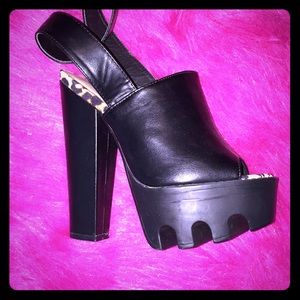 BLACK LEATHER HEEL